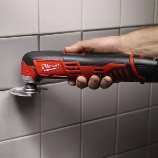 Multiherramienta Oscilatoria M12™ Milwaukee: Velocidad variable: 5000-20000 OPM Peso: 0.95 kg
