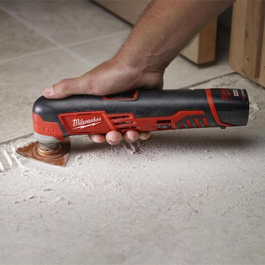 Multiherramienta Oscilatoria M12™ Milwaukee: Velocidad variable: 5000-20000 OPM Peso: 0.95 kg